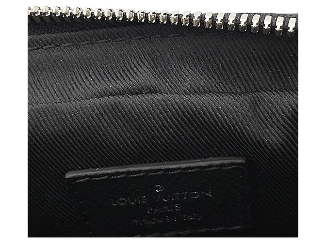 Louis Vuitton Monogram Eclipse Taiga Bumbag Nero Monogramma - vista 6