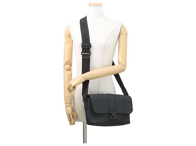 Borsa a tracolla Louis Vuitton Monogram Taurillon S Cape Nero - vista 4