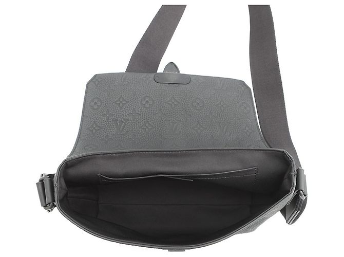 Borsa a tracolla Louis Vuitton Monogram Taurillon S Cape Nero - vista 5
