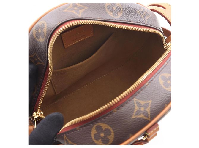 Louis Vuitton Boite Chapeau Souple Shoulder Bag Marrom Monograma - vista 3