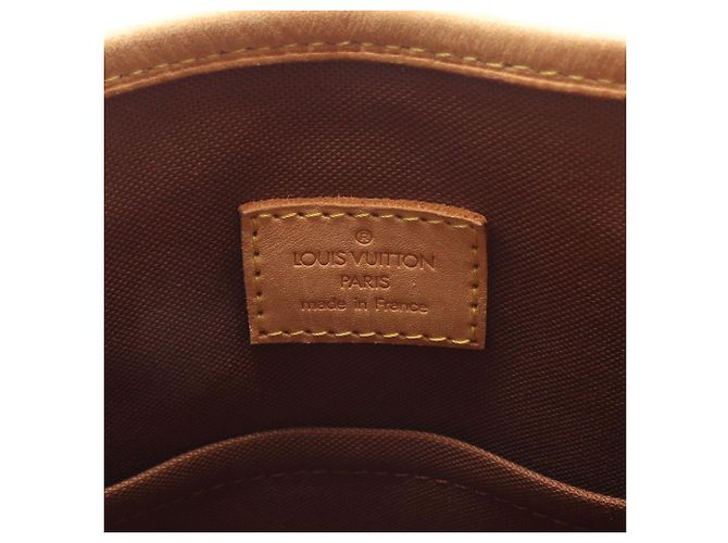 Louis Vuitton Batignolles Handbag Brown - view 4