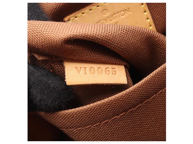 Louis Vuitton Batignolles Handbag Brown - view 5