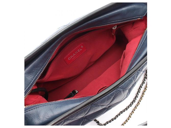 Borsa a tracolla Hobo Chanel Gabrielle de Large Nero Blu navy - vista 3