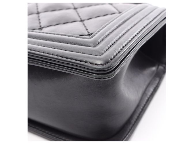 Borsa a tracolla Boy di Chanel in agnello nero - vista 10