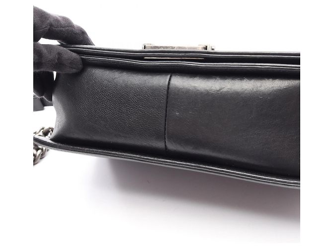 Borsa a tracolla Boy di Chanel in agnello nero - vista 11