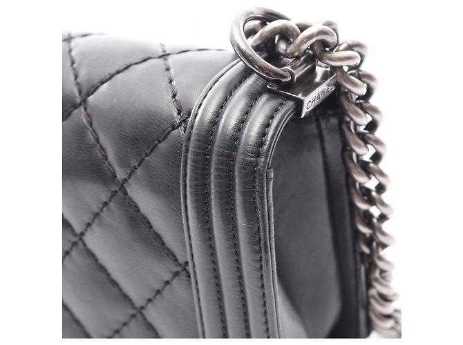Borsa a tracolla Boy di Chanel in agnello nero - vista 16
