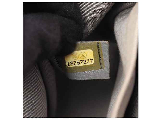Borsa a tracolla Boy di Chanel in agnello nero - vista 5