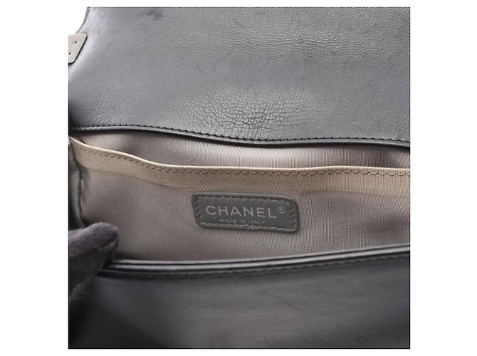 Borsa a tracolla Boy di Chanel in agnello nero - vista 6