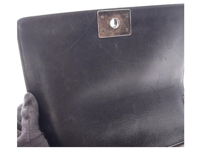 Borsa a tracolla Boy di Chanel in agnello nero - vista 7