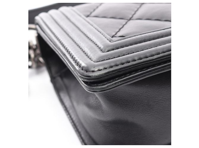 Borsa a tracolla Boy di Chanel in agnello nero - vista 9