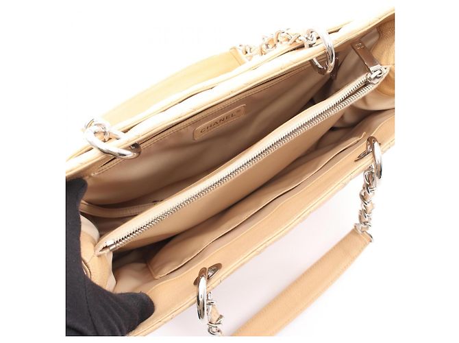 Borsa Tote Chanel Matelassé Grand Shopping Beige - vista 3