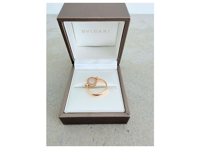 Bulgari Anello Bvlgari Bvlgari in oro rosa 18k Onice e Madreperla, Misura 54 Nero Bianco D'oro - vista 8