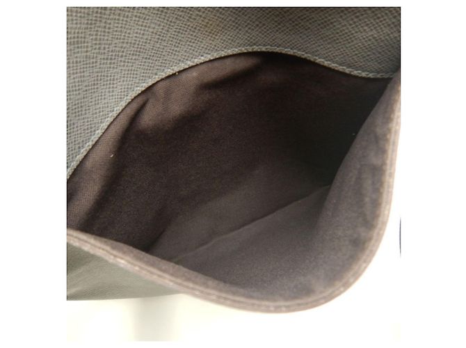 Borsa a Spalla Louis Vuitton Taiga Sasha - vista 16