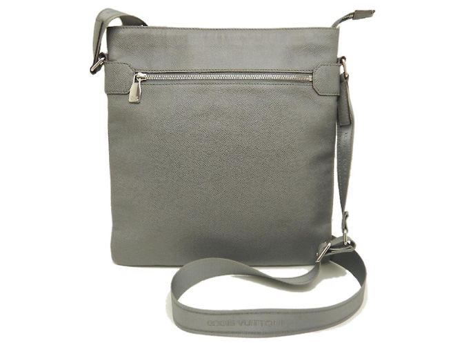 Borsa a Spalla Louis Vuitton Taiga Sasha - vista 2