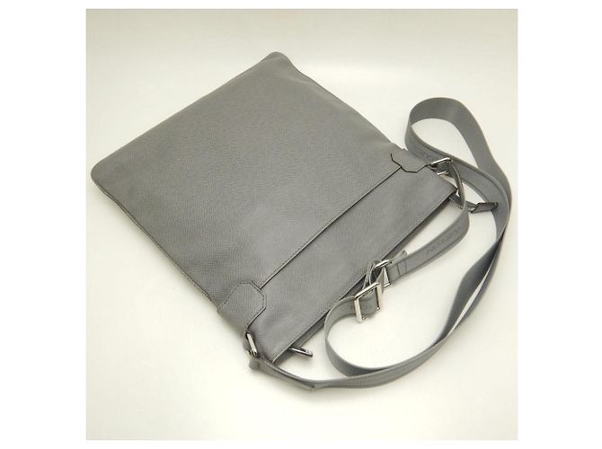 Borsa a Spalla Louis Vuitton Taiga Sasha - vista 4
