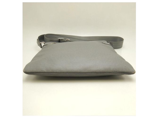 Borsa a Spalla Louis Vuitton Taiga Sasha - vista 7
