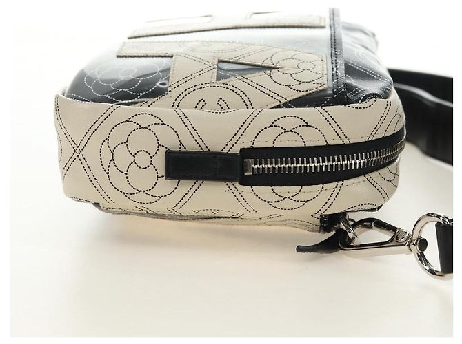 CHANEL Camelia Shoulder Bag Beschichtetes Canvas Weiß Schwarz CC Auth 182034SAV - Ansicht 5