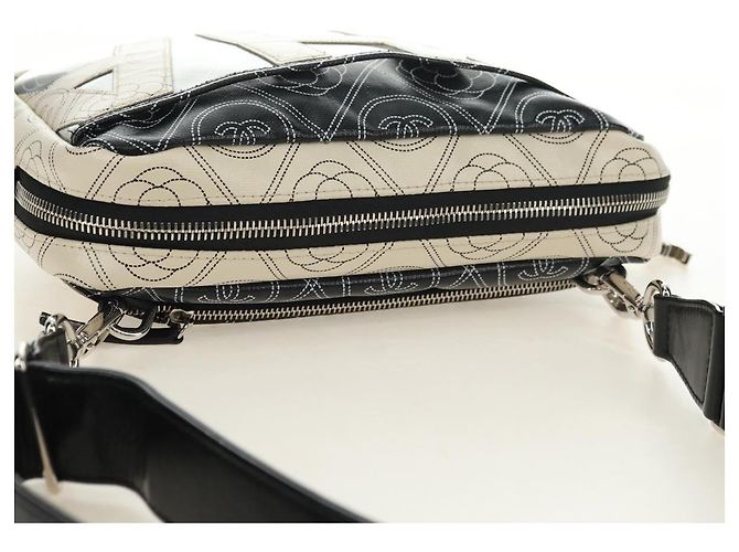 CHANEL Camelia Shoulder Bag Beschichtetes Canvas Weiß Schwarz CC Auth 182034SAV - Ansicht 6