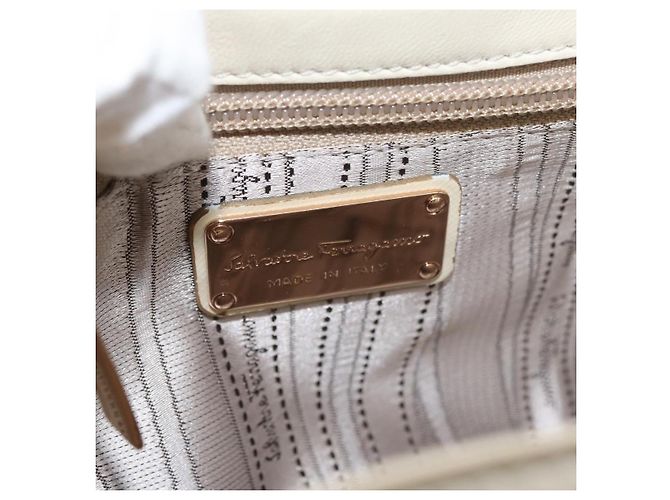 Borsa a Spalla Salvatore Ferragamo Gancini in Pelle Bianco Oro Auth BA13137 D'oro - vista 16