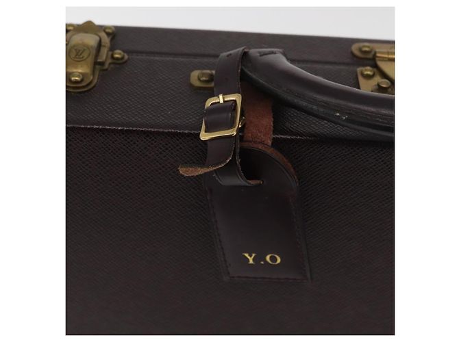 LOUIS VUITTON Taiga President Briefcase Acajou M30006 LV Auth 181846 Marrone - vista 14