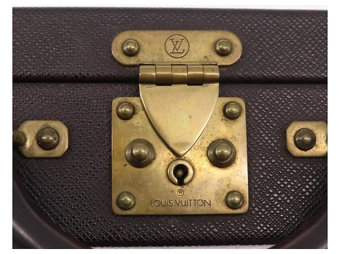 LOUIS VUITTON Taiga President Briefcase Acajou M30006 LV Auth 181846 Marrone - vista 16