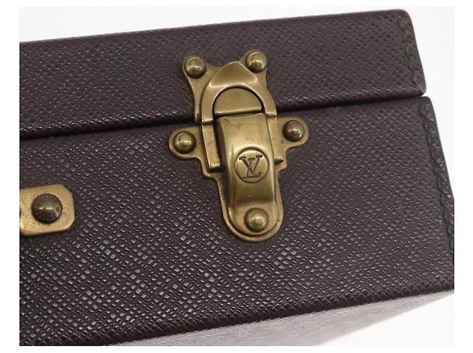 LOUIS VUITTON Taiga President Briefcase Acajou M30006 LV Auth 181846 Marrone - vista 17