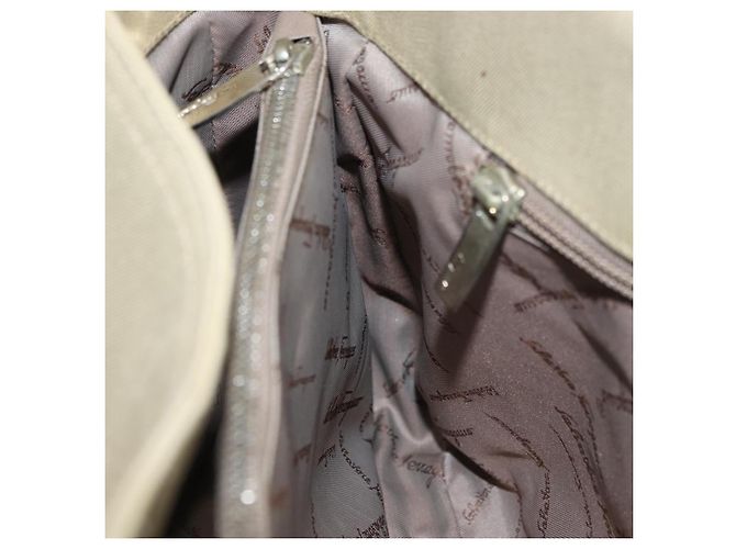 Borsa a tracolla Salvatore Ferragamo Gancini in tela beige e argento Auth BA13175 - vista 21