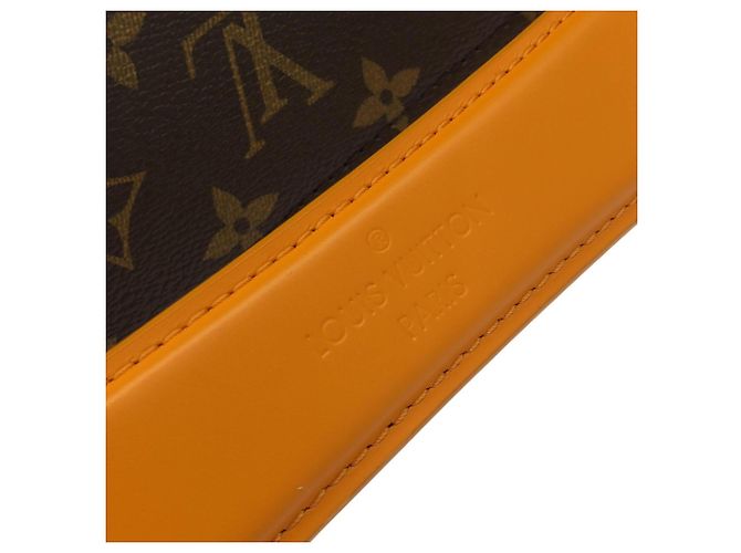 Borsa a tracolla Louis Vuitton Monogram Macassar Soft Polochon Marrone D'oro - vista 7