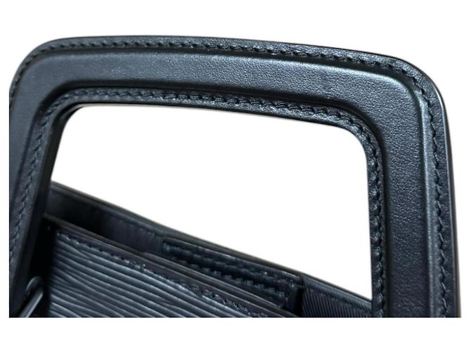 Louis Vuitton Sac Plat Fold Epi Shoulder Bag Nero - vista 12