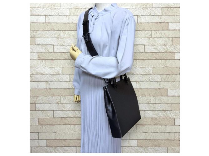 Louis Vuitton Sac Plat Fold Epi Shoulder Bag Nero - vista 2