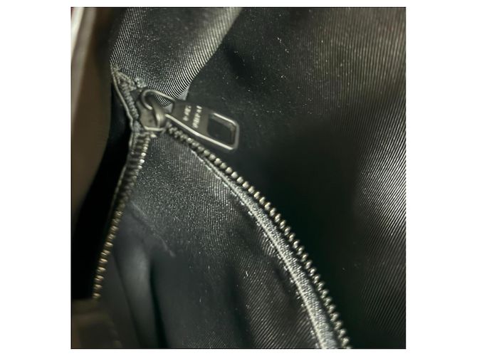 Louis Vuitton Sac Plat Fold Epi Shoulder Bag Nero - vista 8