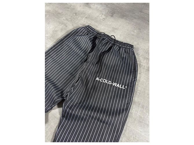 Autre Marque A-COLD-WALL* ACW Pantaloni Cropped a Righe Nero Grigio - vista 3