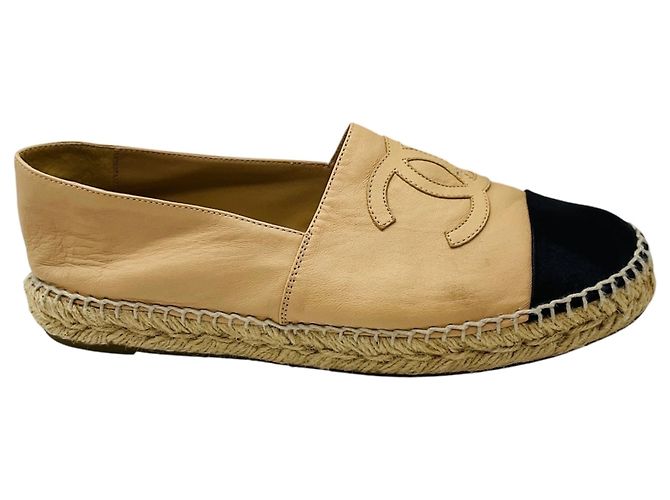 Espadrilles Chanel Beige / Black Cap Toe CC Logo Leather - vista 2