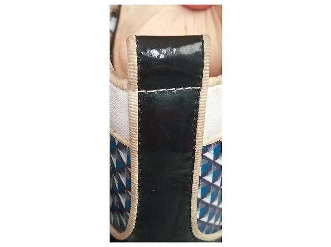 Christian Louboutin Sneaker Alte con Borchie Nero Bianco Blu - vista 4