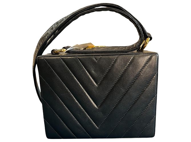 Borsa a tracolla Chanel CC Quilted Chevron Lambskin Box 1991 - vista 4