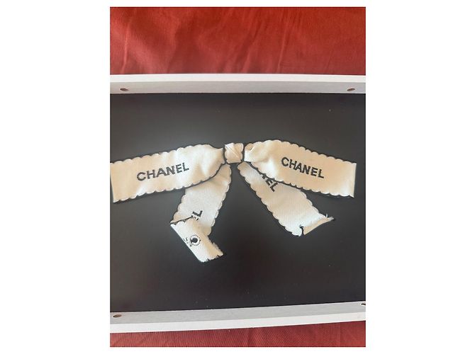 Broche Ruban en Soie Blanche Chanel - vue 2