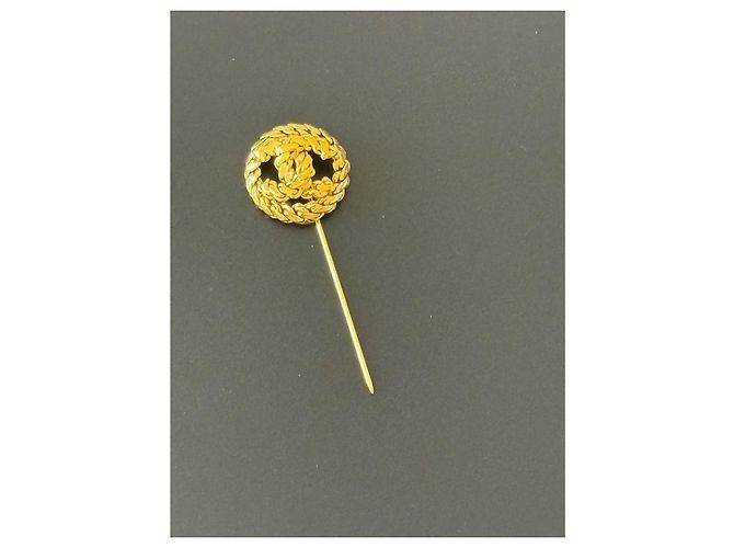 Spilla Chanel CC intrecciata dorata D'oro - vista 2