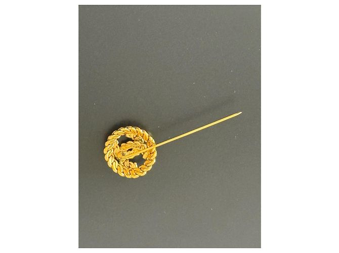Spilla Chanel CC intrecciata dorata D'oro - vista 3