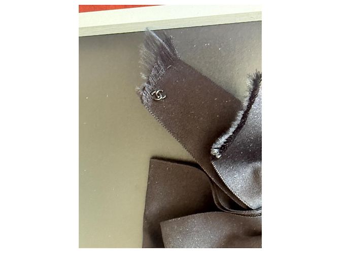 Chanel schwarze Schleifenbrosche - Ansicht 2