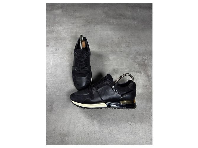 Sneakers Louis Vuitton Run Away in Pelle e Camoscio Nero e Oro D'oro - vista 2