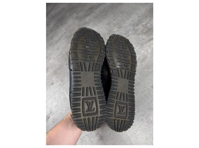 Sneakers Louis Vuitton Run Away in Pelle e Camoscio Nero e Oro D'oro - vista 6