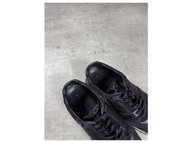 Sneakers Louis Vuitton Run Away in Pelle e Camoscio Nero e Oro D'oro - vista 9