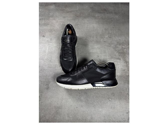 Louis Vuitton Run Away Sneakers Pelle Mesh Nero - vista 2