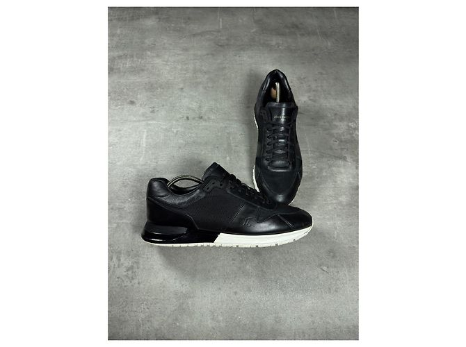 Louis Vuitton Run Away Sneakers Pelle Mesh Nero - vista 3