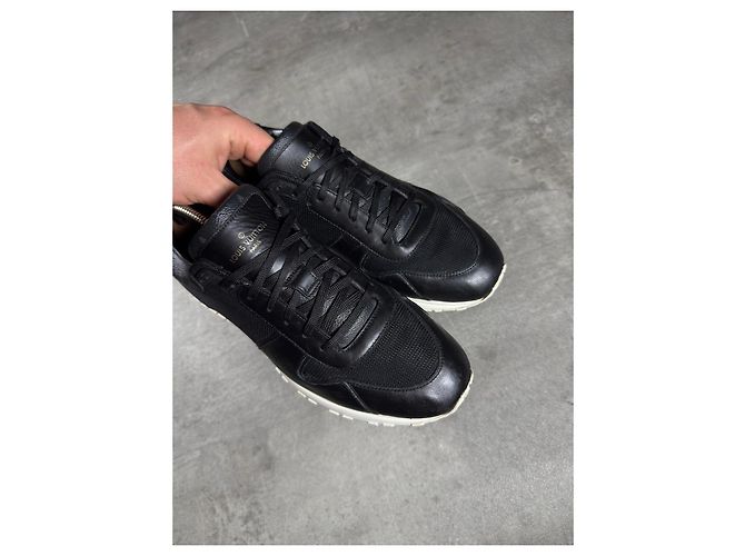 Louis Vuitton Run Away Sneakers Pelle Mesh Nero - vista 4