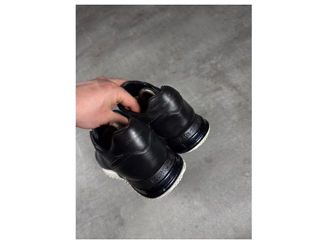 Louis Vuitton Run Away Sneakers Pelle Mesh Nero - vista 5