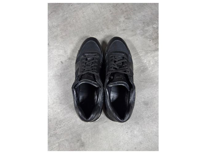 Louis Vuitton Run Away Sneakers Pelle Mesh Nero - vista 7