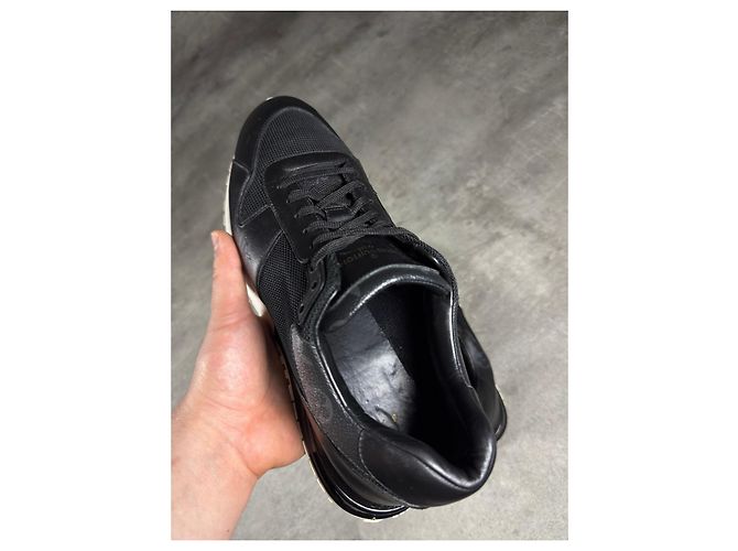 Louis Vuitton Run Away Sneakers Pelle Mesh Nero - vista 9