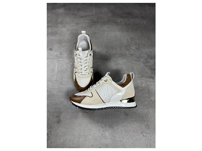 Louis Vuitton Run Away Sneakers Donna Marrone Bianco Beige D'oro - vista 2