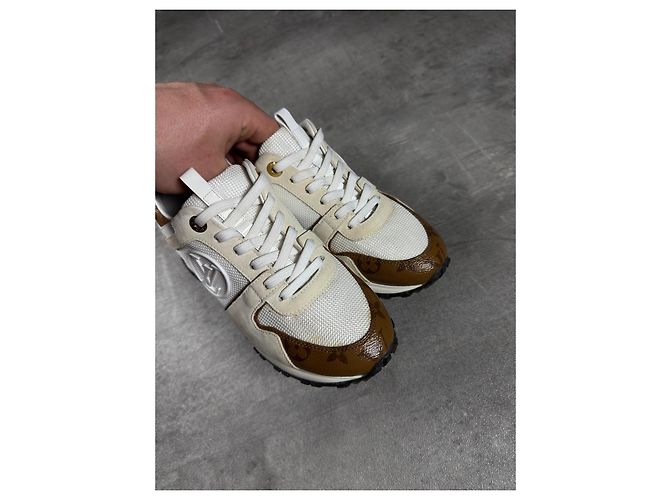 Louis Vuitton Run Away Sneakers Donna Marrone Bianco Beige D'oro - vista 4